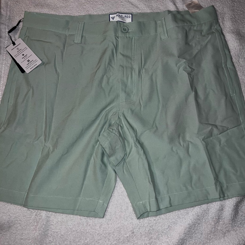 Men's Green Golf Shorts